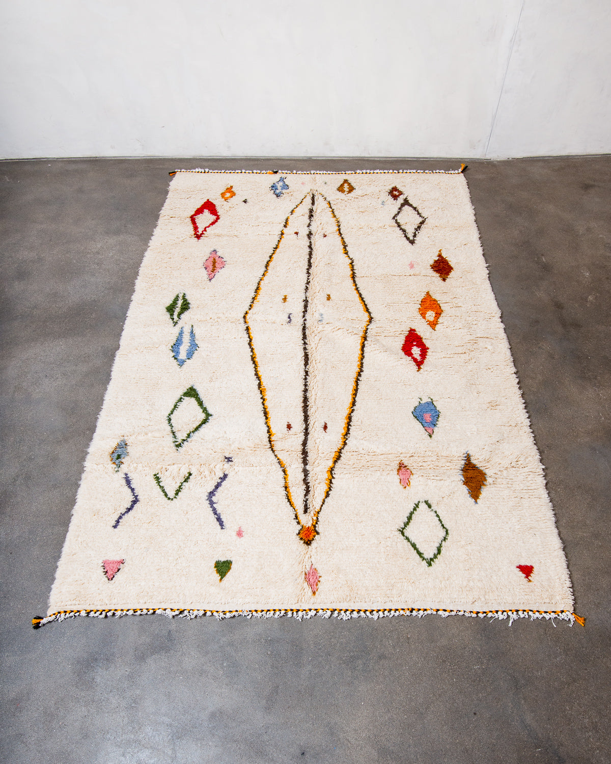 Modern designer handcrafted Berber rug from Morocco. Azilal rug with beautiful colours and patterns. Made of sheep’s wool and colourful cotton.